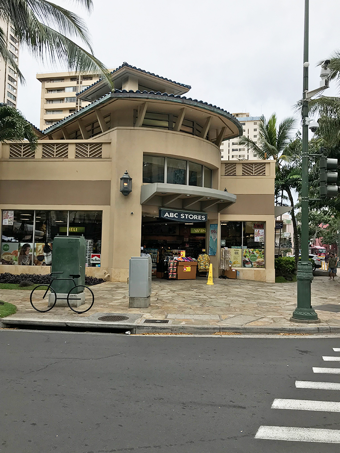 Waikiki Banyan（ワイキキ・バニアン）から1番近いABCストア